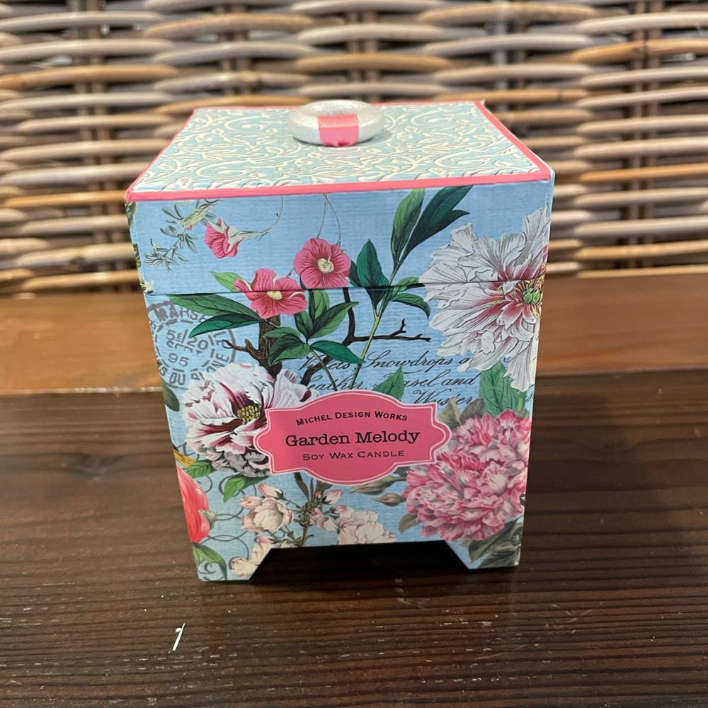 NEW Michel Design Works Garden Melody Candle